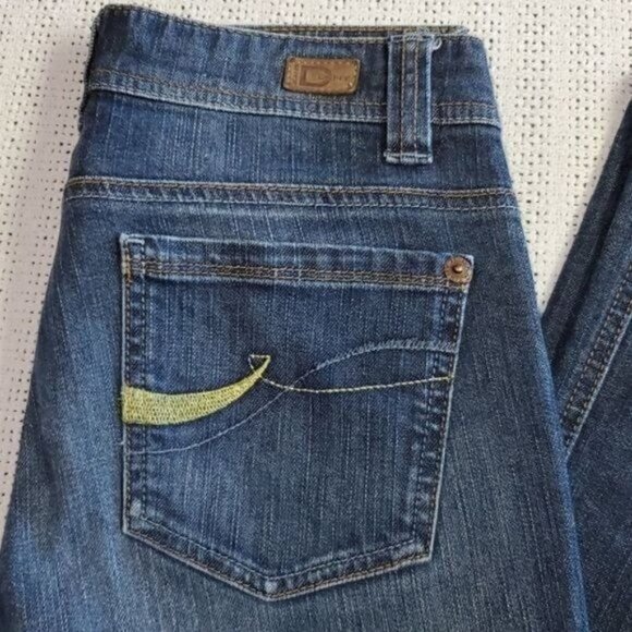 DKNY Jeans East Village Embroidered Sz. 2 Blue Jeans w Pockets - Picture 2 of 12